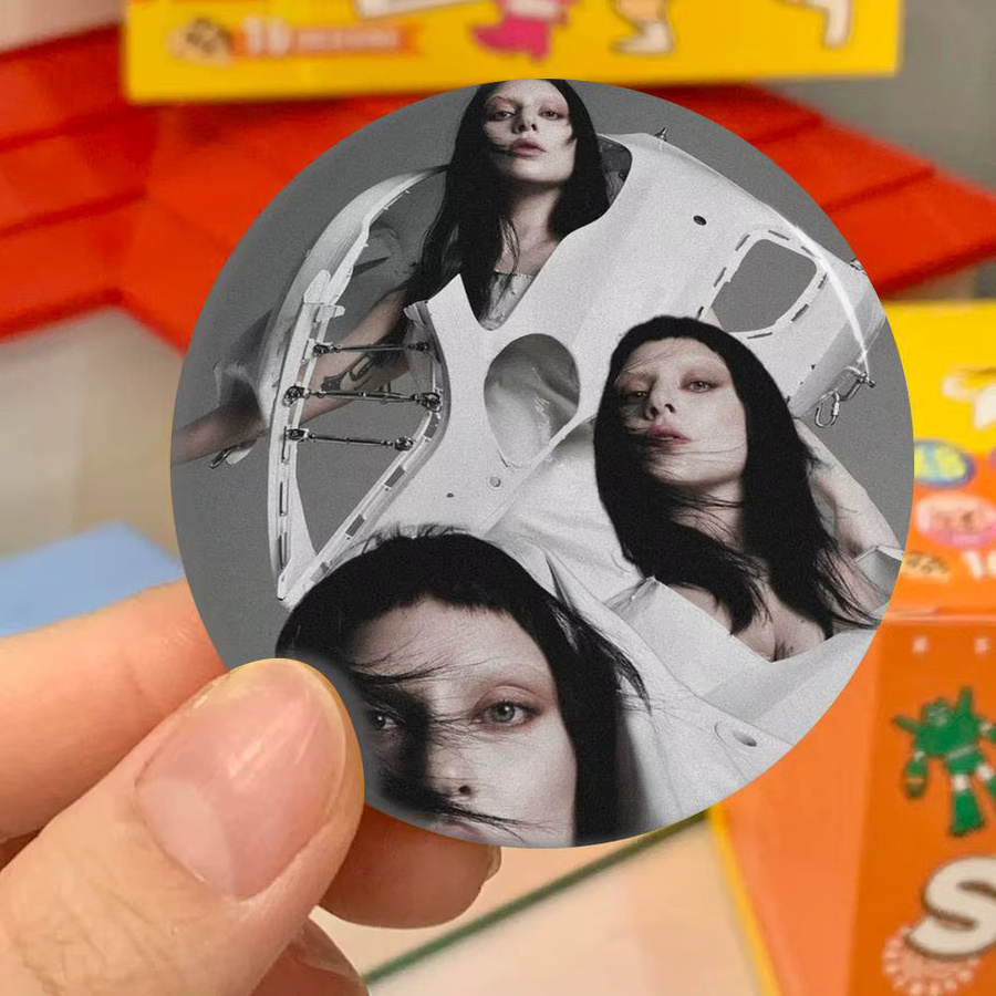Brosche Sänger L-Lady Gaga Mayhem Soft Button Pin - Bild 3