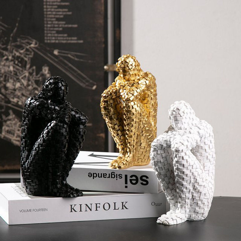 Abstrakte Denker Statue in Gold aus Kunstharz als moderne Skulptur für deine Büro- und Heimdekoration - Bild 1