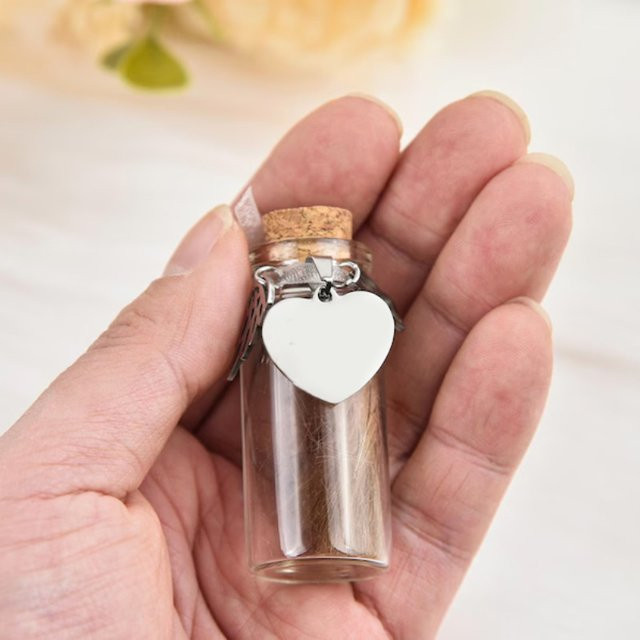 Hoeaden Gedenkflasche aus Glas für Haustiere zur Aufbewahrung von Tierhaaren mit 3 silbernen Urnenbehältern, transparent und silber - Bild 1