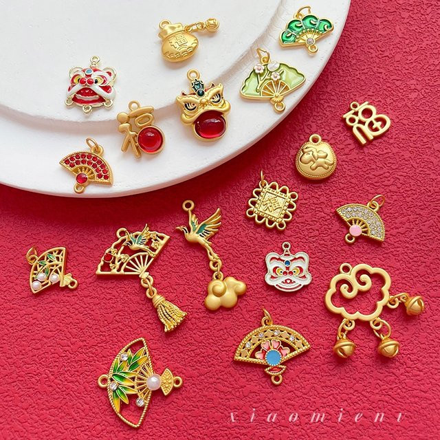 Anhänger Charms, Messing, Gold, Perle, Neujahr - Bild 1