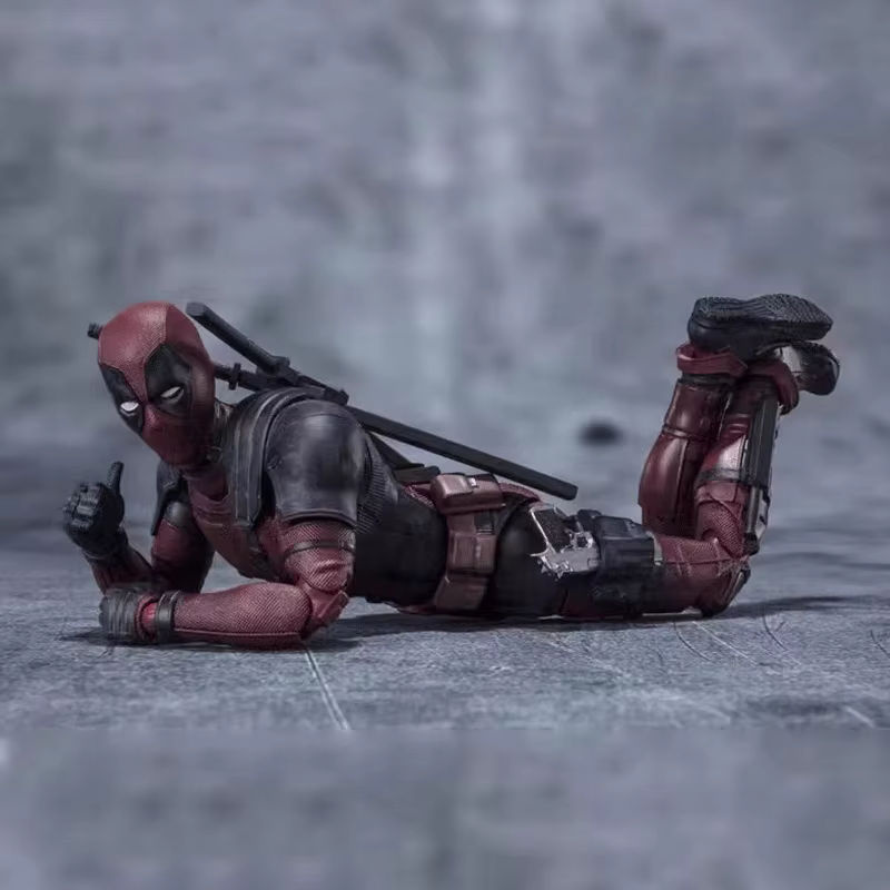 Bandai Deadpool Actionfigur aus PVC in Rot, 16 cm Höhe, Anime Modell für Sammler und Dekoration - Bild 3