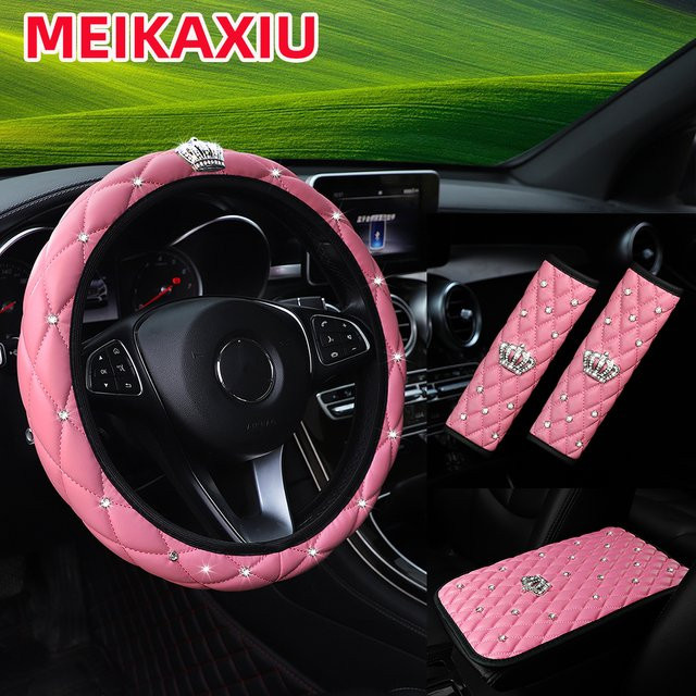 MEIKAXIU 4-teiliges Set Lenkradbezug, Schulterbezug und Armlehnenpolster aus weichem Leder mit Diamantbesatz in Pink - Bild 1