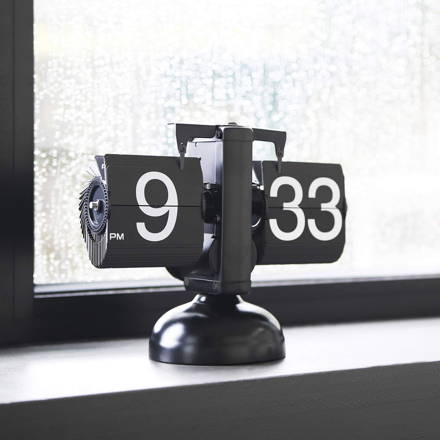 mooas Digitale Retro-Klappuhr als Schreibtischuhr für dein Heim oder Büro in Schwarz und Weiß - Bild 2