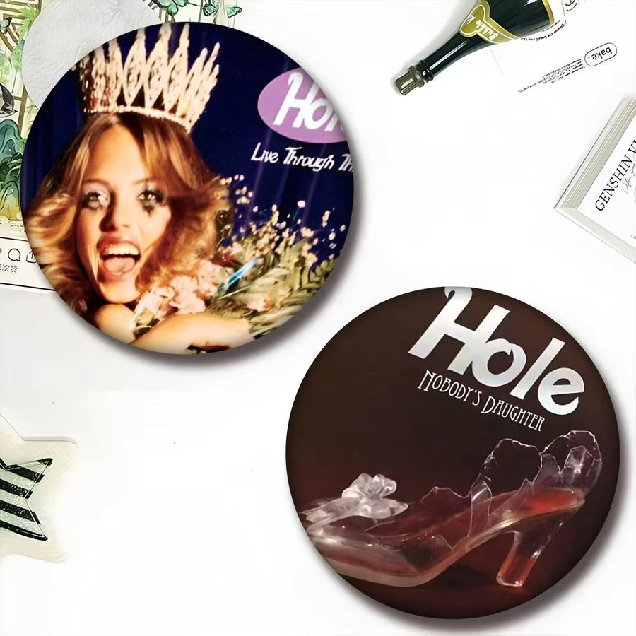 kayou Brosche, Rock Band Hole Cartoon-Stil, Emaille-Pin, Unisex - Bild 3