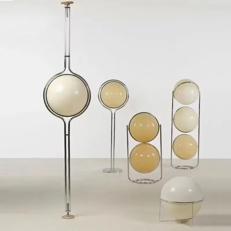 Nordic Garrault Delord Stehlampe aus Chrommetall mit weißer Acrylkugel für dein Wohnzimmer - Bild 1