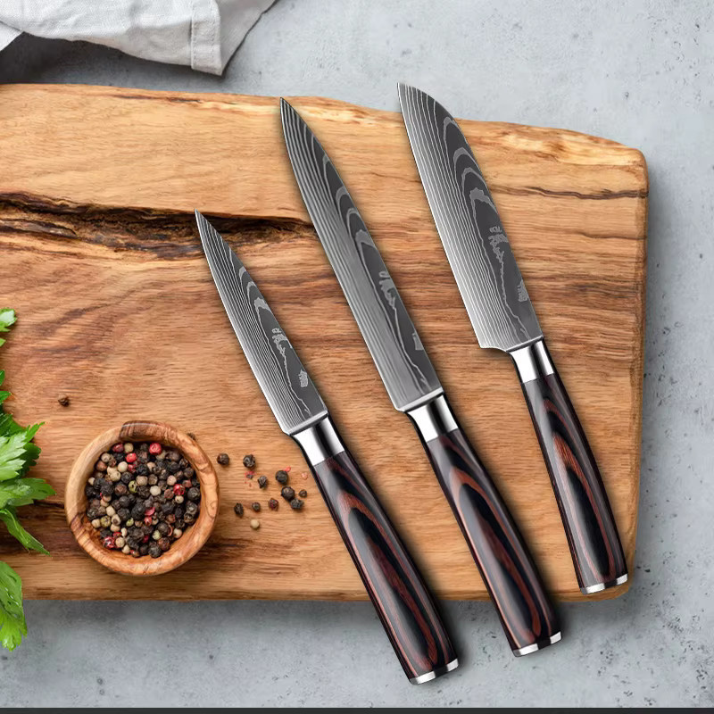InLeung Santoku Küchenmesser aus Edelstahl mit Damast-Muster in Silber und Holzgriff - Bild 2