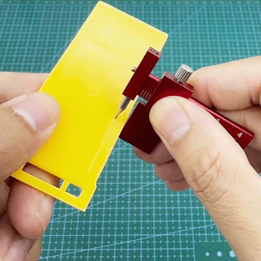 Paralleles Anreißlineal aus Metall in Rot für konturisometrische Modellierungen - Bild 2