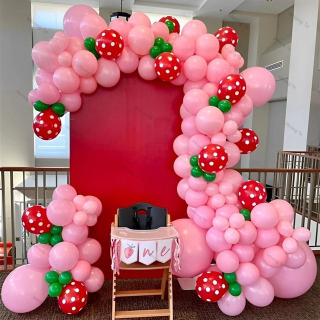 LQVYI Erdbeer Party Dekoration Ballon Girlande Set, 136 Teile in Pink mit Blumen-Motiv für Geburtstag, Hochzeit oder Babyparty - Bild 1