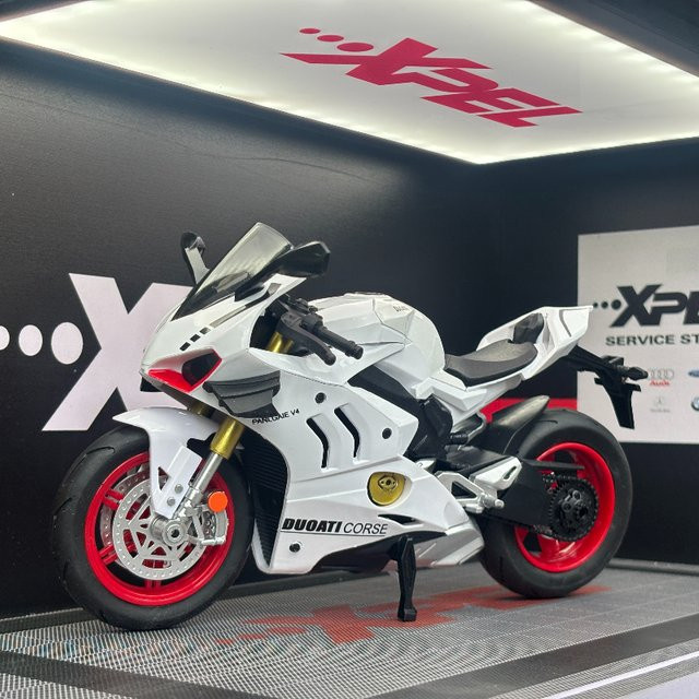MAKEDA Motorrad Modell Fahrzeug, 1:10, mit Sound und Licht - Bild 1