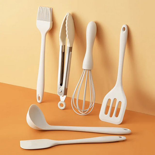 Silikon Küchenutensilien Set in Weiß mit Ölpinsel und Schneebesen, lebensmittelecht und antihaftbeschichtet - Bild 1