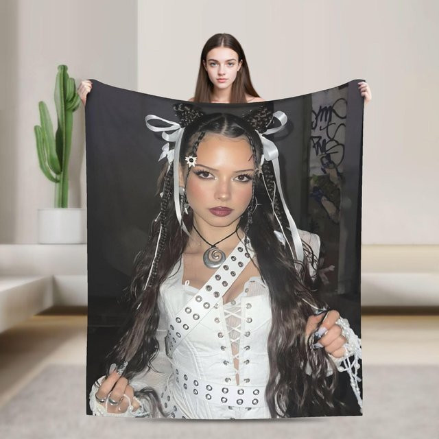 Nina Chuba 2025 Tour Flanelldecke Mofever Blanket Schwarz B/B: 127,0 x 152,4 cm - Bild 1