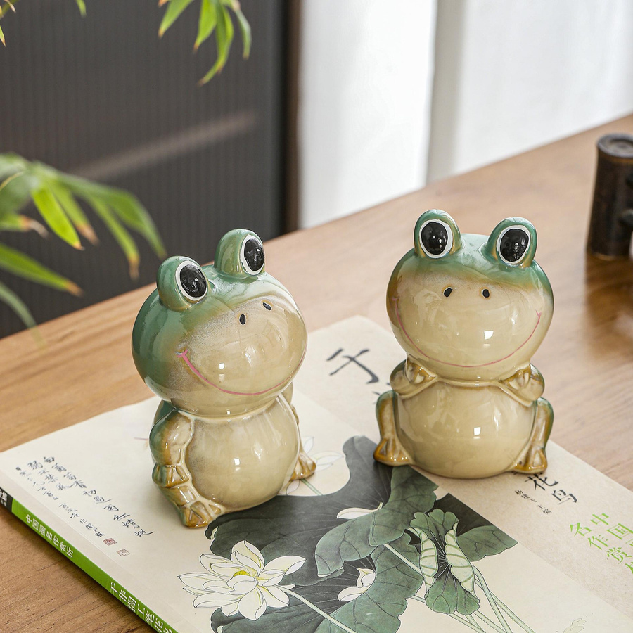 Personalisierte Keramik Spardose Frosch im Cartoon-Design von Tinika Chen aus Porzellan, Desktop-Dekoration, B/T/H: 7,5 x 7,5 x 12,5 cm - Bild 2