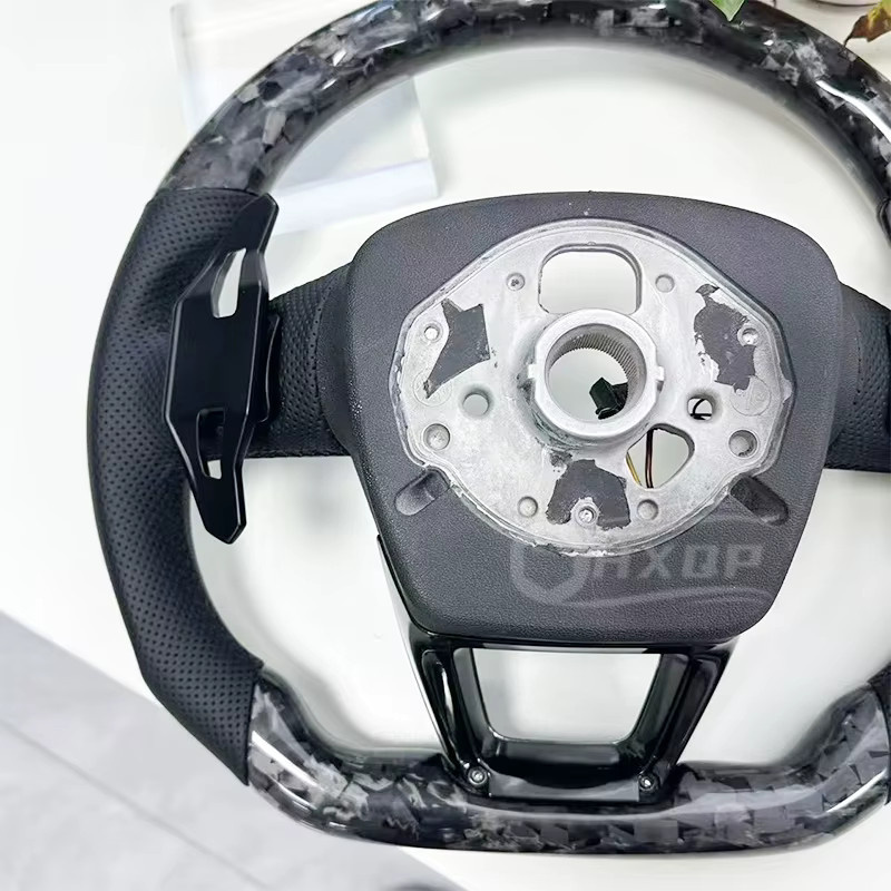Multifunktionales Sportlenkrad aus geschmiedeter Kohlefaser in Schwarz für Audi Q5 FY, Q7 4M, Q8, S und RS Modelle - Bild 2