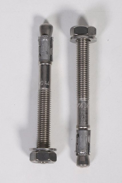 dieda Schwerlastdübel aus Edelstahl V4A in Silber für die Bodenmontage von Geländern, 2er Set - Bild 1