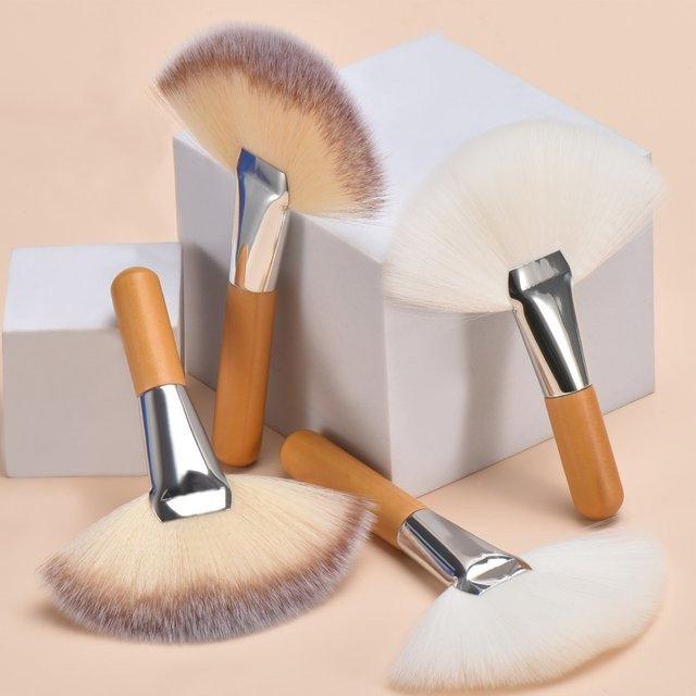Make-up-Pinsel mit Holzgriff, Unisex - Bild 1
