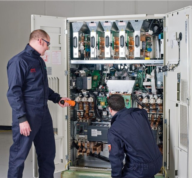 APC Advantage Plus Service Plan Serviceerweiterung für USV 20 - 25 kVA mit Vor-Ort-Service und Ersatzteilen für Galaxy VS GVSUPS20 und GVSUPS25 (WADVPLUS-VS1-A25) - Bild 1