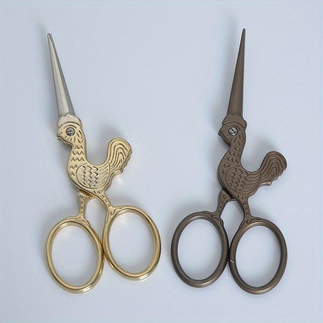 Vintage Stickschere aus Metall in Gold und Kupfer für Handarbeiten und Stickerei - Bild 1
