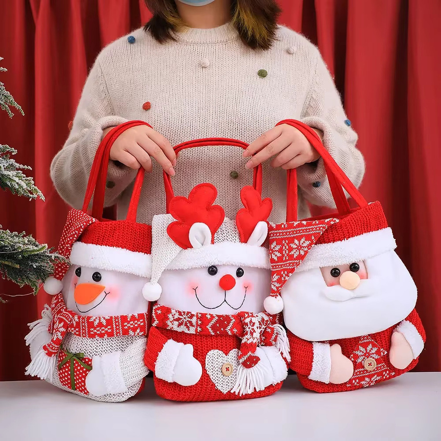 Rote Weihnachtsstrümpfe für Kinder mit Cartoon-Design als dekorative Geschenktüten aus Textil - Bild 4