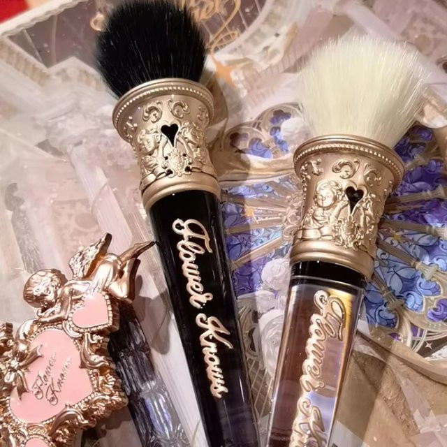 Flower Knows Little Angel Series Pointillist Brush Foundation, Unisex - Bild 1