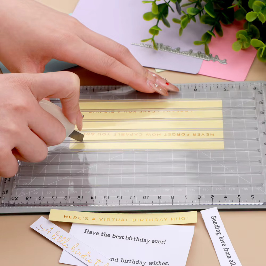 Vielseitiger Schnelltrimmer für Folie und Papier mit Schneideklinge und selbstheilender Matte für DIY-Scrapbooking und Bastelarbeiten - Bild 3