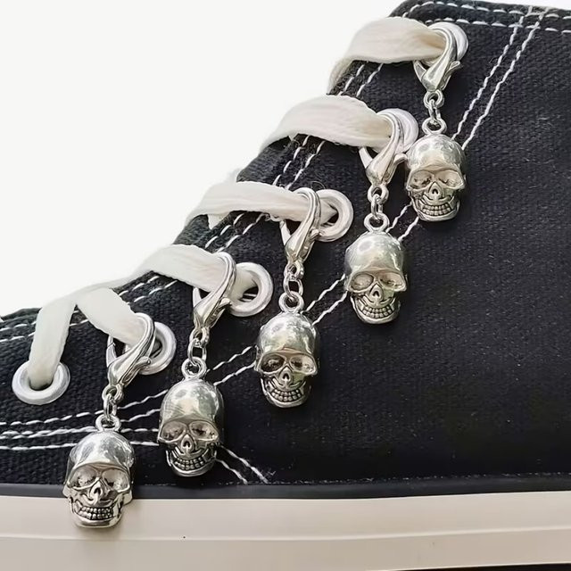 5 Stück Totenkopf-Anhänger für Sneaker und Stiefel - Bild 1