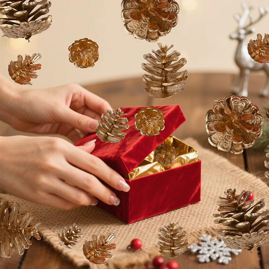 iYOE 30 Stück goldene Weihnachts-Tannenzapfen aus Kunststoff als realistische Weihnachtsbaumornamente und Urlaubsdekoration, Größe: 2–5 cm - Bild 3