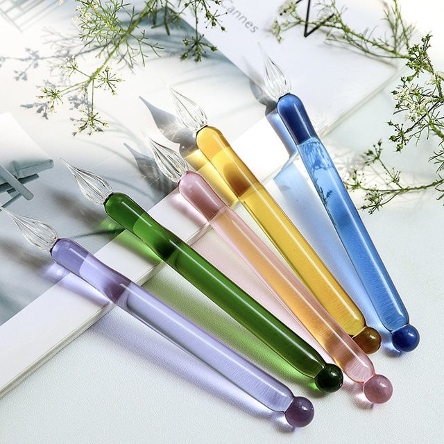 Bunter transparenter Glas-Tauchstift in Gold-Optik zum Schreiben und Signieren - Bild 1