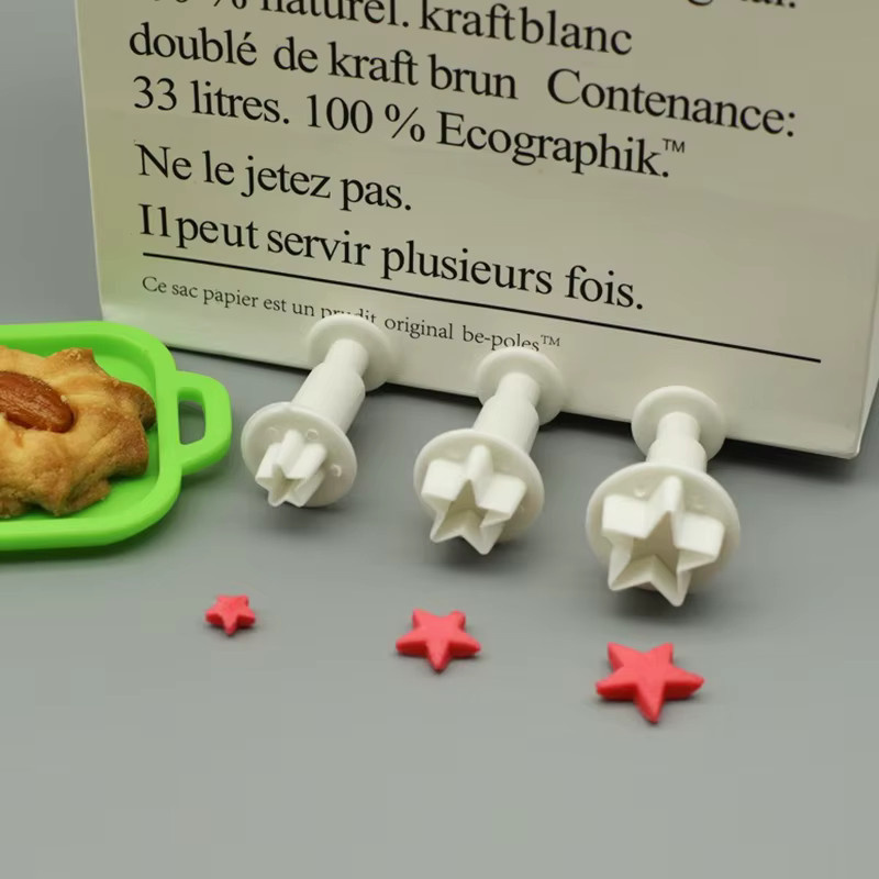 ZYF 12-teiliges Cookie Cutter Set aus Kunststoff in Weiß für DIY Backen mit Herz, Quadrat, Pentagramm und runden Formen - Bild 2