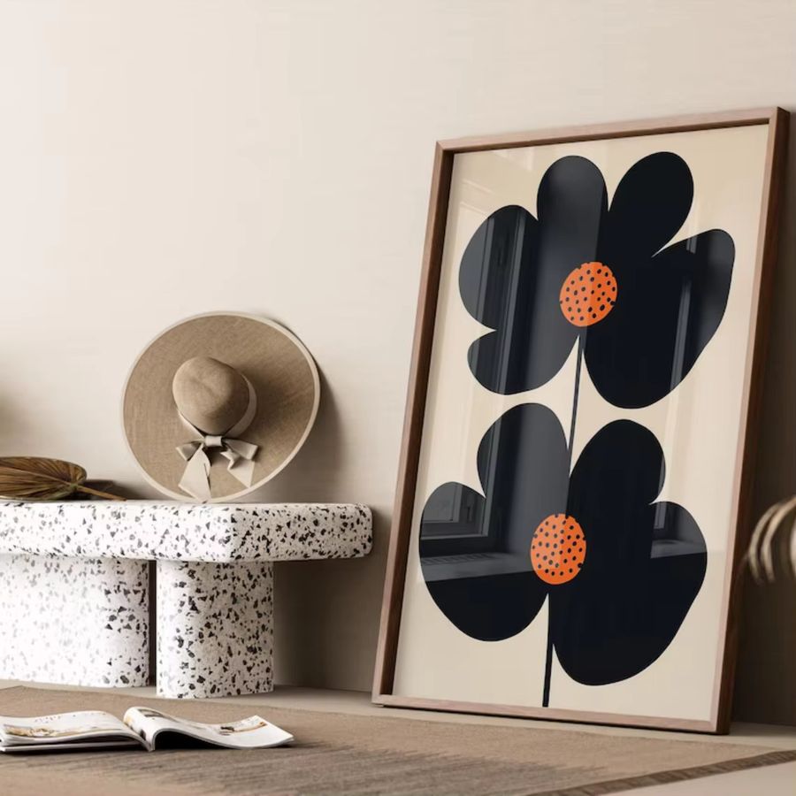 SHENCHEN Mid-Century Modern Minimalist Floral Art Print mit schwarzem Doppelblumen-Design und orangefarbenen Polka-Dots im Portraitformat - Bild 5