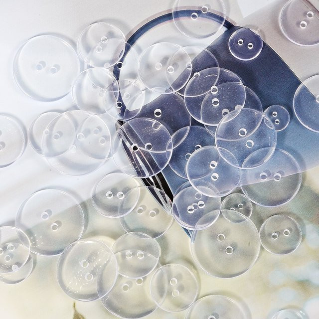 100 Stück transparente Knöpfe aus Harz mit zwei Löchern für Hemdkragen und Kleidung - Bild 1