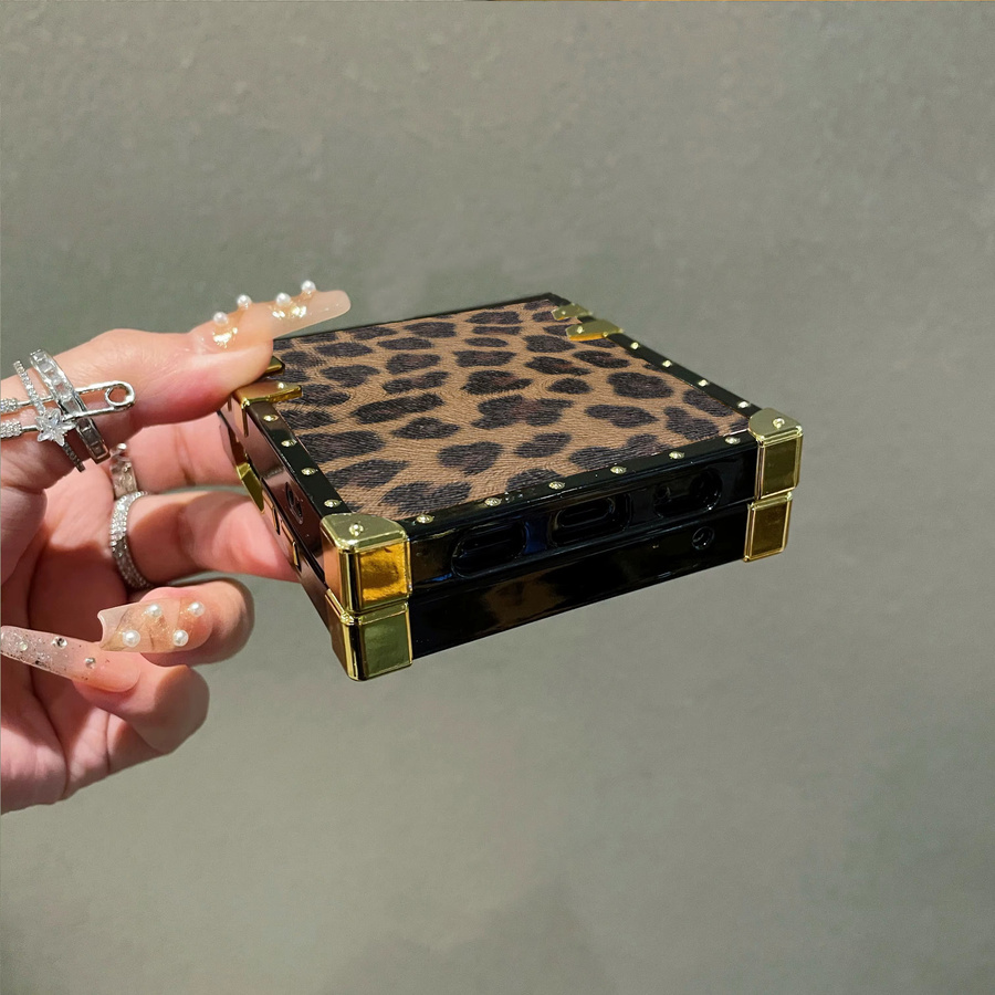 Premium Handyhülle mit Leopardenmuster und Goldrahmen aus PU-Leder für Samsung Galaxy Z Flip 5G (Modelle: Z Flip 8, 7, 6, 5, 4, 3) in Braun und Gold - Bild 2