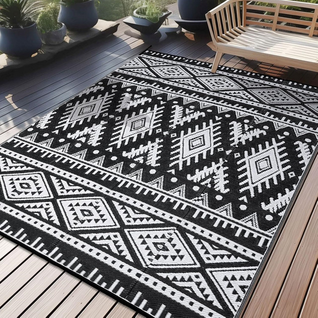 VIKAMA Bohemian Outdoor-Teppich mit geometrischem Muster in Schwarz, rutschfest und verschleißfest, ideal für Balkon und Terrasse - Bild 1
