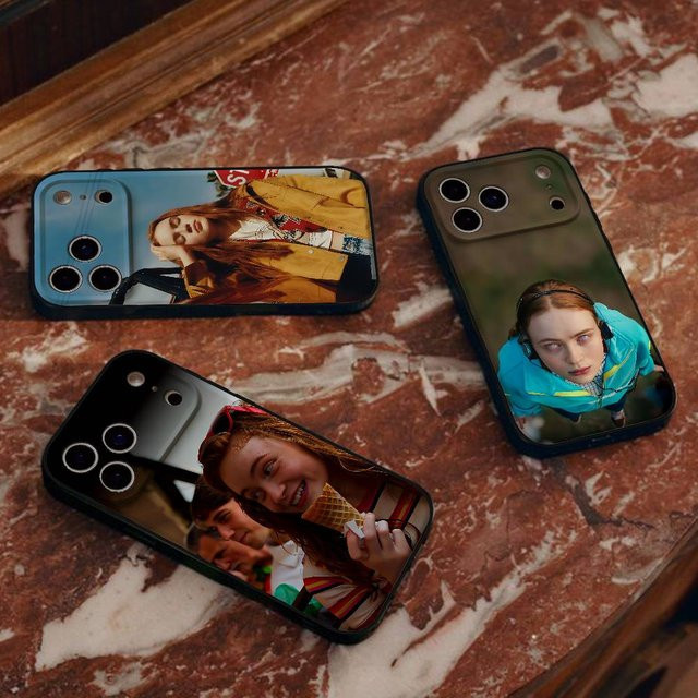 S-Sadie Sink Silikonhülle für Apple iPhone in Multicolor, matt und weich - Bild 1