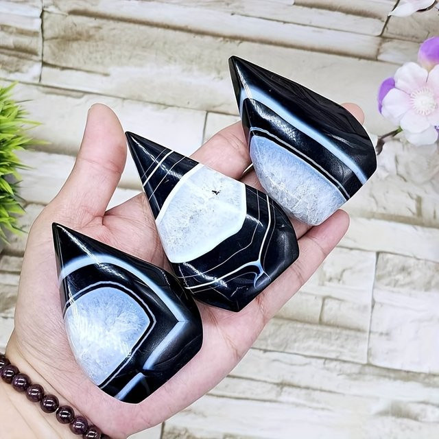 CrystalHola Achat-Pyramide in Schwarz-Weiß als dekoratives Stein-Element für deinen Schreibtisch - Bild 1