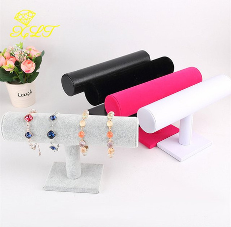 Schmuckständer T-Bar von luckyiasv für Armband, Kette und Uhr in Grau mit geometrischem Design für den Tisch