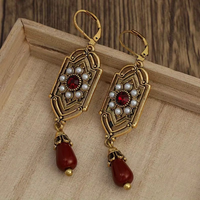 Ohrringe, Gold Farbe, Rote Steine, Imitation Perle, Damen - Bild 2