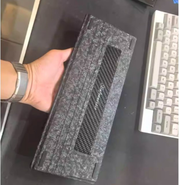MiFuny Carbon Faser Tastatur Shell für Wooting61 und GH60, Ergonomisches Gehäuse aus geschmiedetem Carbon für magnetische Achsen - Bild 1