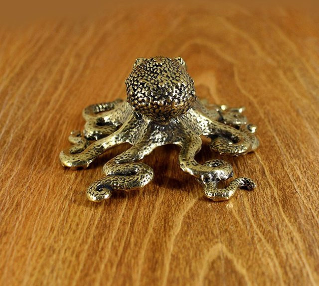 JETTING Antike Oktopus Figur aus Messing in Gold als dekoratives Tischornament - Bild 1