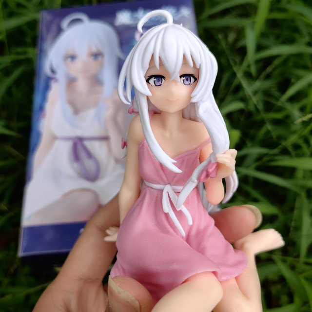 Bandai Wandernde Hexe: Die Reise von Elaina, Elaina Sitzendes Pyjama-Modell, Desktop-Ornament-Puppen, Rosa / Pink - Bild 1