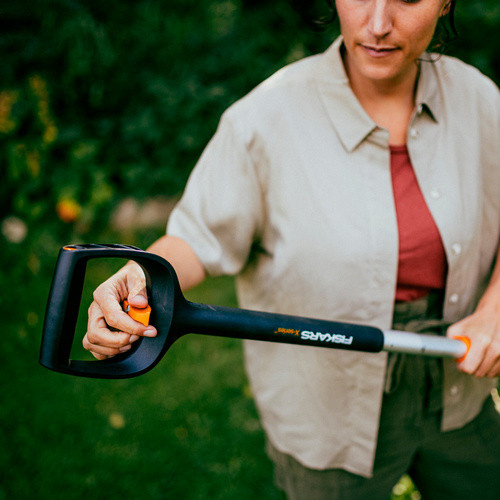 Fiskars Unkrautstecher X-series mit ergonomischem Griff in Orange/Schwarz, Länge: 110,07 cm - Bild 2