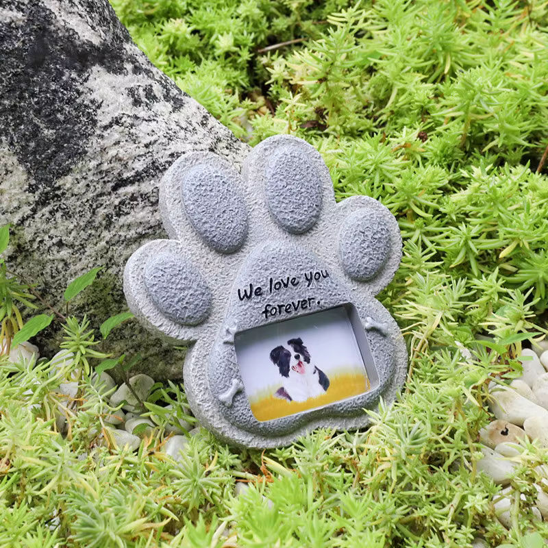 Kreativer Gedenkstein aus Harz für Hunde und Katzen als dekoratives Denkmal für Haustiere - Bild 2