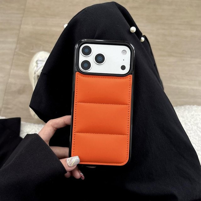 Bunte Daunenjacke Silikon Handyhülle für Apple iPhone 17 16 15 14 13 12 Pro Max Plus – Weiche Puffer Schutzhülle für Winter - Bild 1