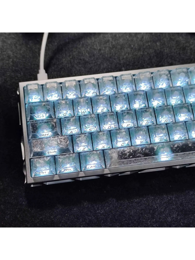 Transparente PC-Tastenkappen im Cherry-Profil mit Carbonfaser-Textur und Double-Shot-Verfahren, 130 Tasten, Nebelweiß - Bild 2