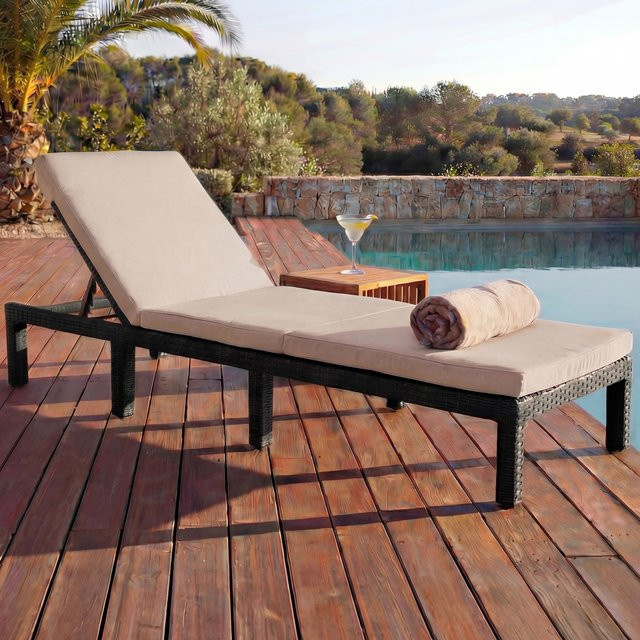 MCW Poly-Rattan Sonnenliege A51 Basic in Braun mit cremefarbenen Kissen - Bild 1