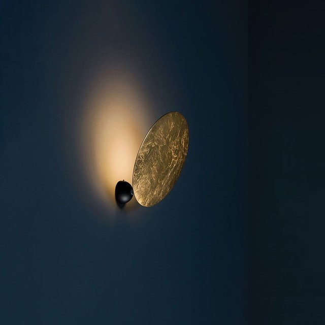 Catellani & Smith Lederam W1 LED-Wandleuchte in Schwarz und Gold/Messing mit warmweißem Licht (2700K), Durchmesser: 17 cm - Bild 1