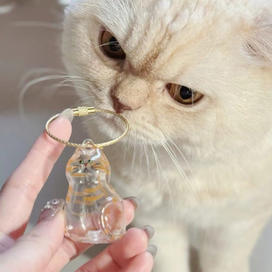 My Pet's Pelzbehälter für Katzenhaare als transparenter Anhänger zum Aufhängen - Bild 2