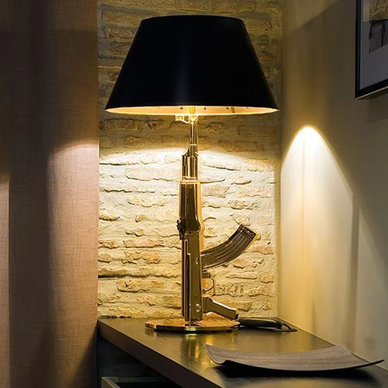 YongYing Lumin AK47 LED Stehlampe in Gold/Messing für Wohnzimmer und Schlafzimmer - Bild 1