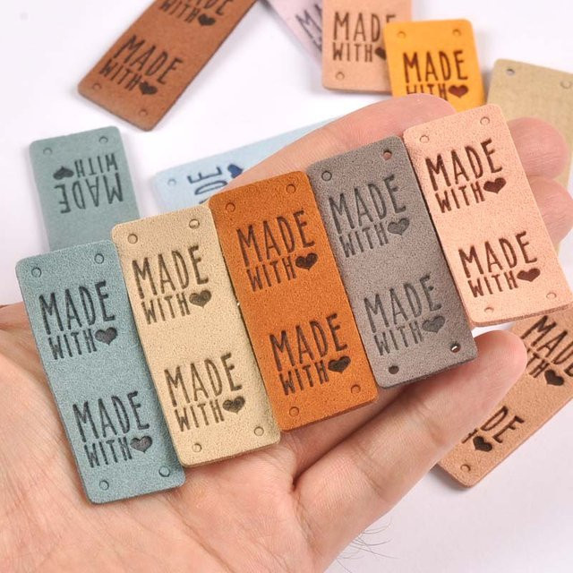 20 Stück geprägte PU Etiketten in Multicolour für DIY-Projekte und Kleidungsstücke, B: 2 cm, T: 5 cm - Bild 1