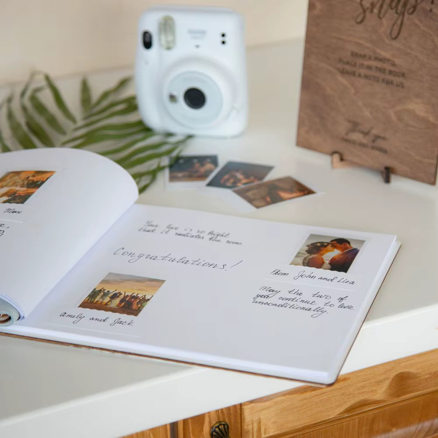 Personalisierbares Hochzeitsgästebuch aus Holz in Braun mit Hardcover als Signierbuch und Fotoalbum für Verlobung und Jubiläum - Bild 2