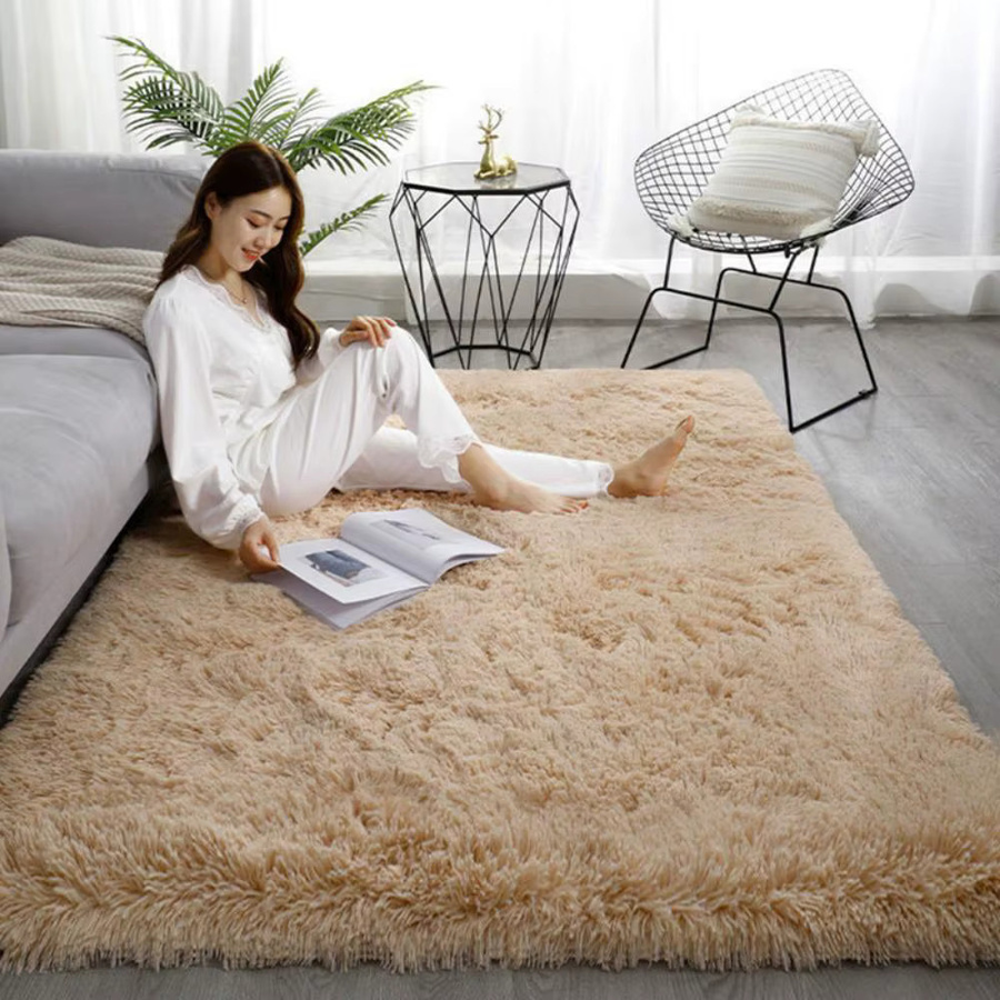 VIKAMA Seiden- und Wollteppich in Schwarz, einfarbig und schmutzabweisend im minimalistischen Stil für dein Schlafzimmer - Bild 2